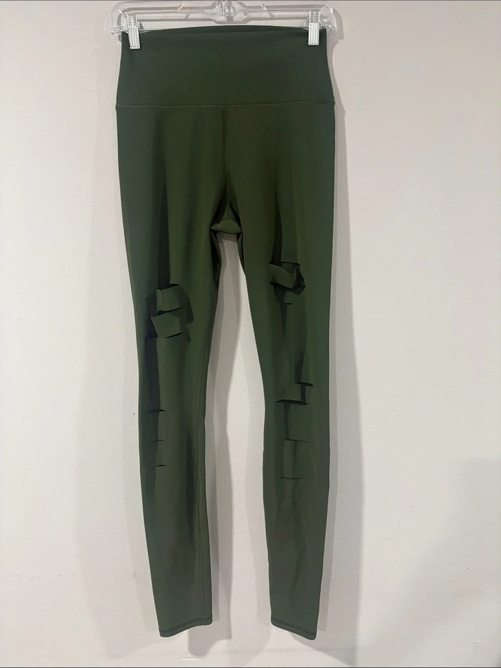 ALO YOGA OLIVE GREEN RIPPED ACTIVE WARRIOR LEGGINGS SIZE/M